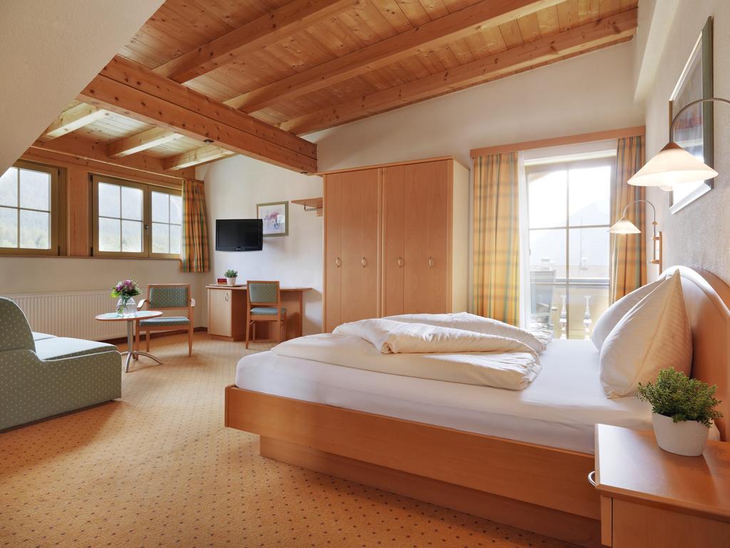 Hotel Stern Ehrwald Room photo
